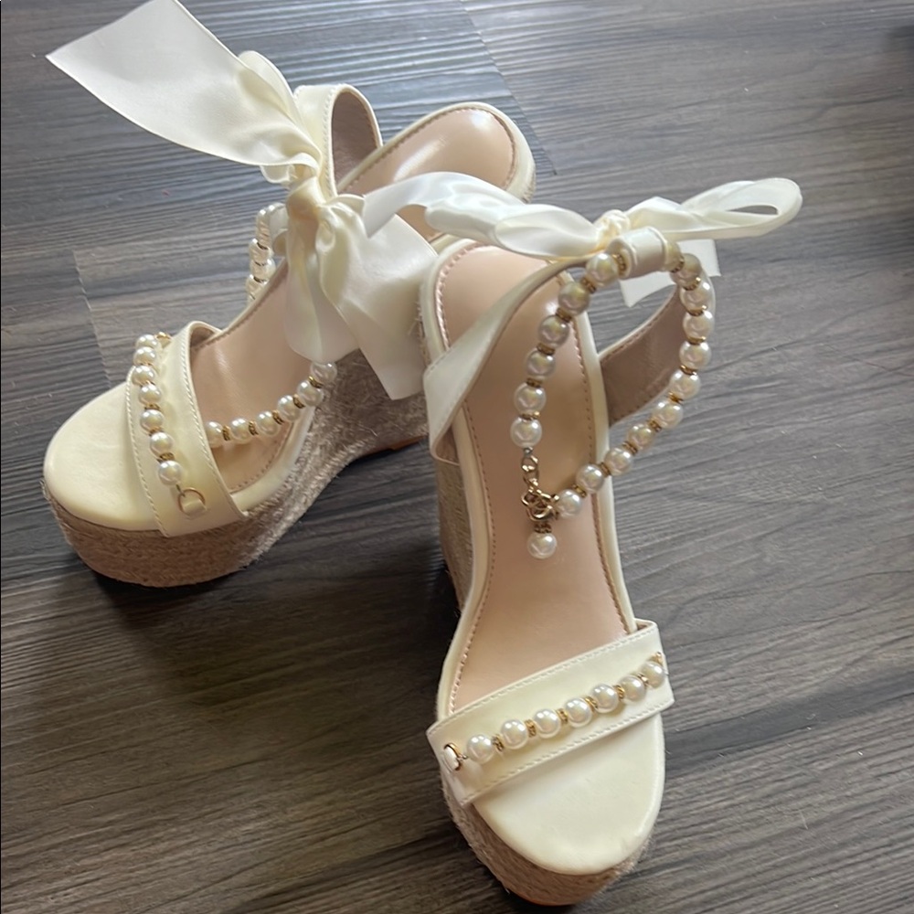 Chic Cream Wedges with Subtle Elegance